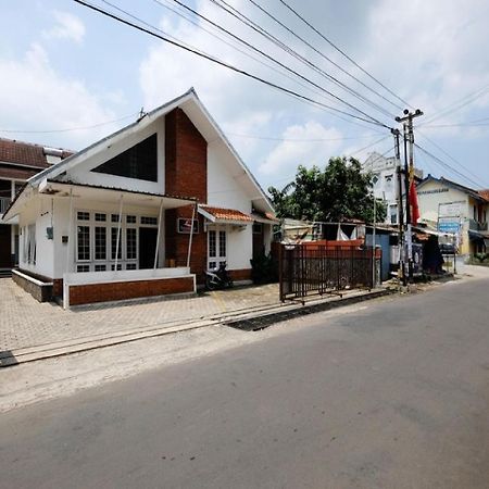Reddoorz Near Moro Mall Purwokerto Extérieur photo