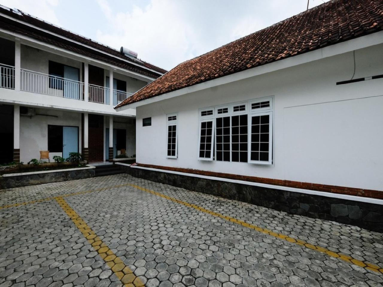 Reddoorz Near Moro Mall Purwokerto Extérieur photo
